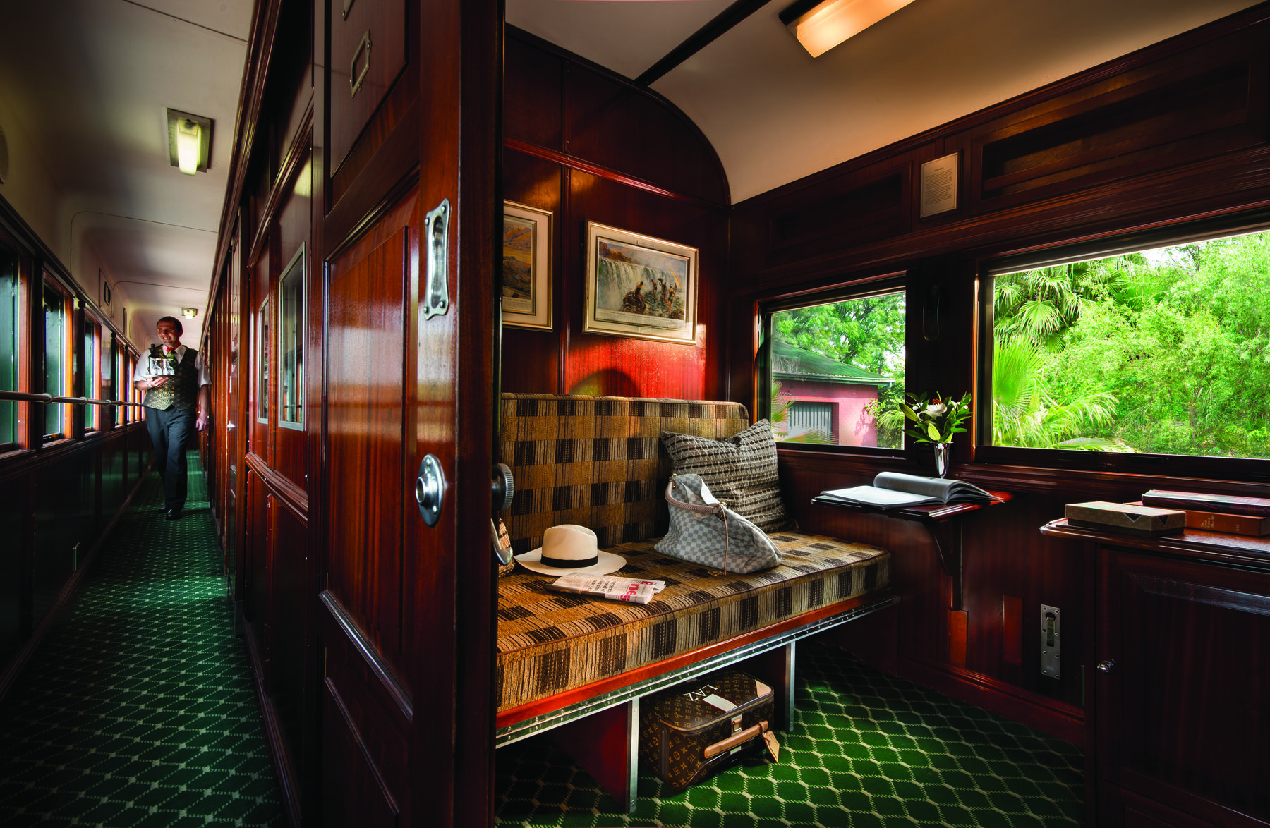 Pullman Suite — dnevna postavitev