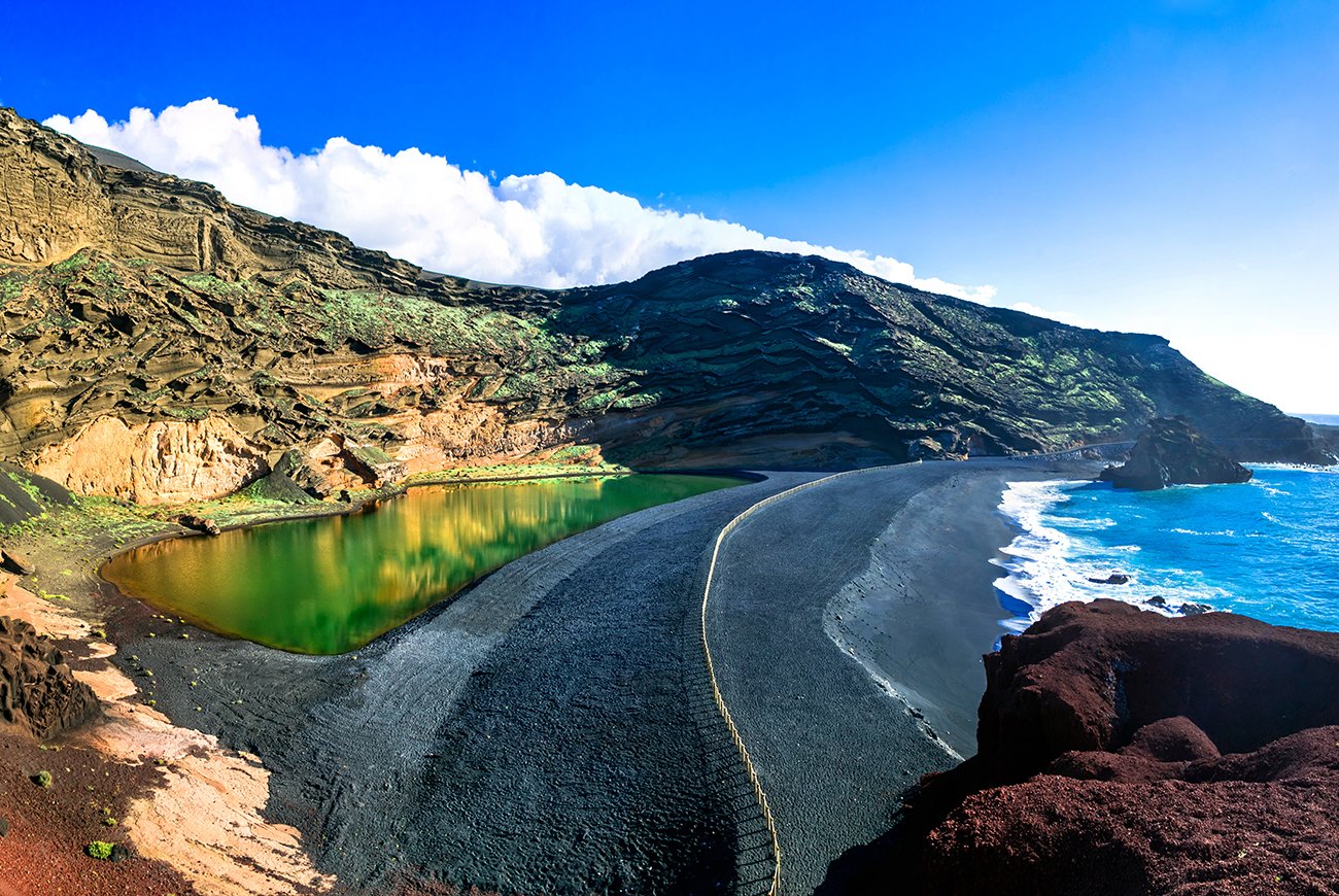 Zelena laguna El Golfo na Lanzarotu — vulkanska obala in Atlantik