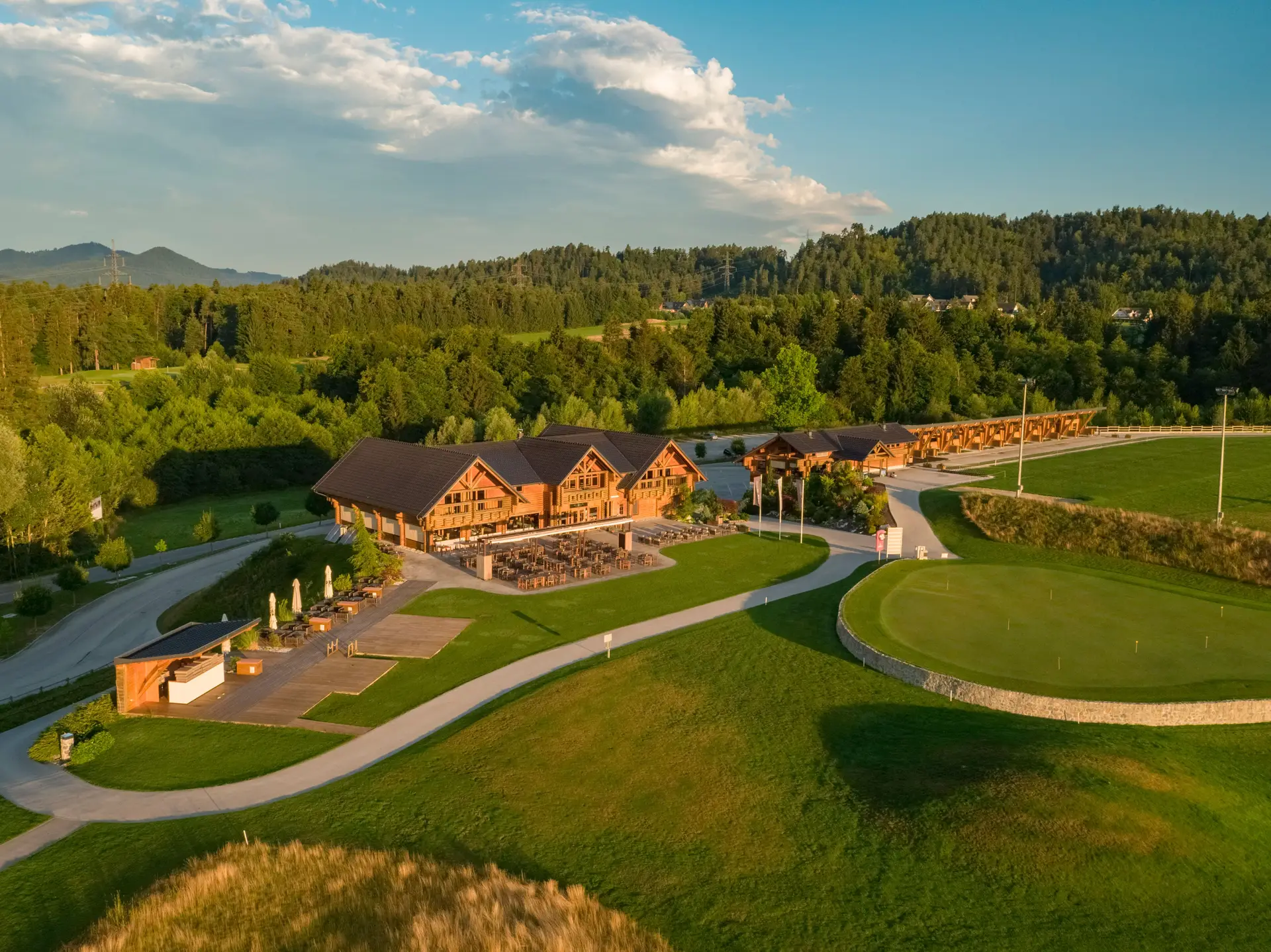 Golf Cubo clubhouse and course