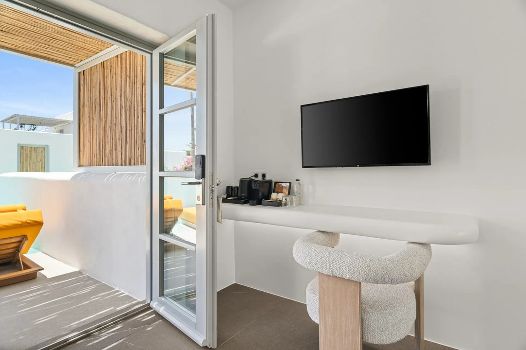 Mr & Mrs White Paros – Suites & More