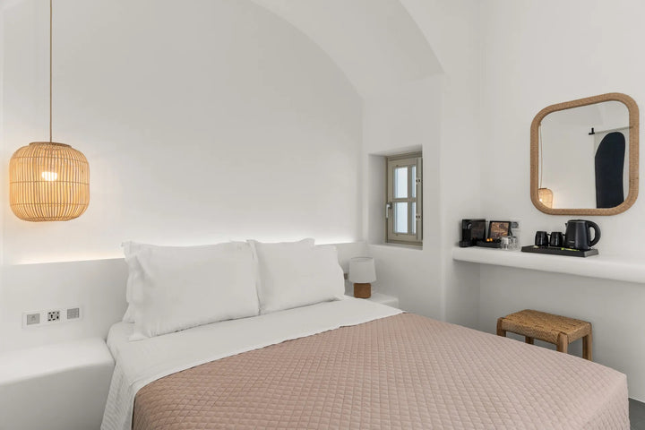 Mr & Mrs White Paros – Suites & More